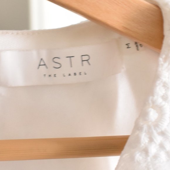 Astr The Label Textured Floral Body Con Dress - Picture 7 of 15